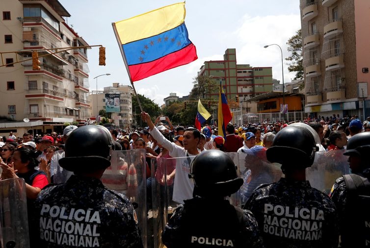 Falta de alimentos e remédios leva população a sair às ruas em protesto contra governo da Venezuela   (Arquivo/Reuters/Carlos Garcia Rawlins/Direitos Reservados)