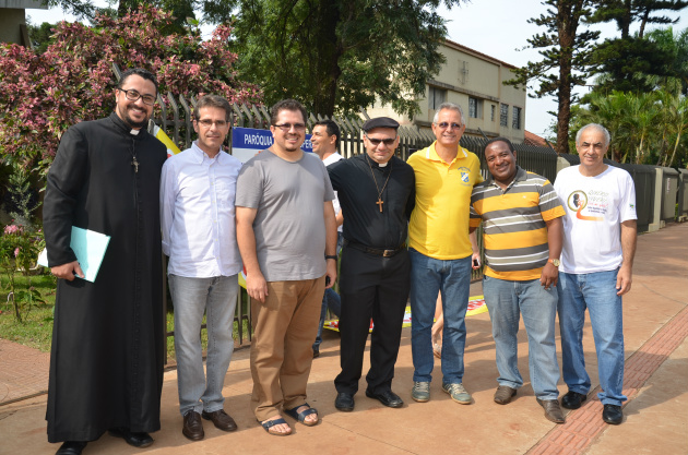 Padres, pastores e espíritas,  parte dos organizadres  do evento que marcou a luta em defesa da vida em Dourados