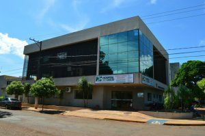 Prédio onde funciona o Hospital do Câncer, em Dourados - Foto: Gizele Almeida
