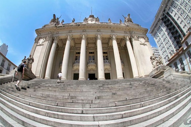 Em 25 de março, a Alerj convocou os suplentes, uma vez que os deputados empossados não poderiam exercer o mandato, receber salários ou formar gabinetes. 