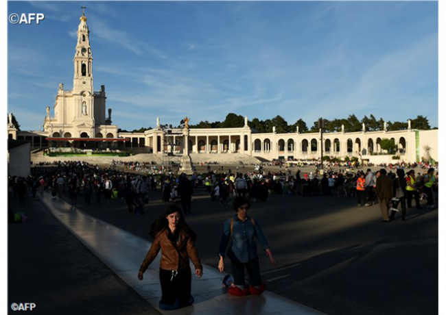 Peregrinos em Fátima - AFP