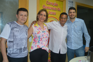Integrantes do programa que concorrerá  ao troféu Microfone de Prata da CNBB. Programa  que quebrou paradigmas, apresentado no dia 19 de Setembro/ 2015  teve como  Tema: ‘Setembro Amarelo’ – ‘Campanha  Ações preventivas contra o suicídio’.