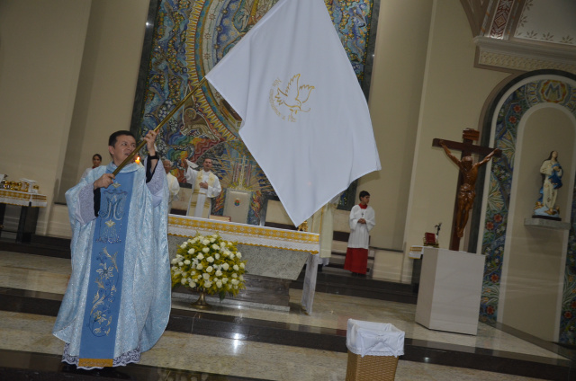 Bandeira da PAZ exibida aos presentes na celebração do dia 31/12/2015