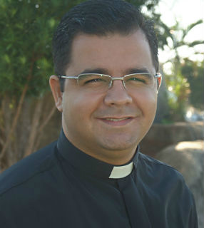 Padre Clóvis Andrade de Melo, também membro da Comunidade Canção Nova