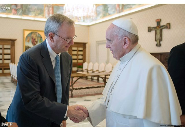 Francisco e Schmidt durante o encontro - AFP