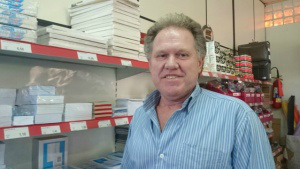 Sergio Alcará, empresário, diz que as vendas estão mesmo patamar do ano passado (Foto: Fabiane Dorta)