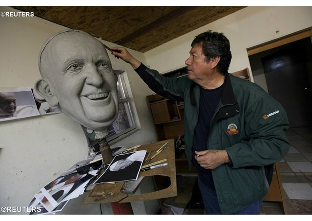 O artista em seu ateliê - REUTERS