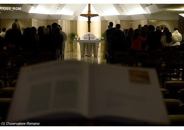 Na missa de 22 de janeiro de 2016, Papa pede orações pelos bispos - OSS_ROM