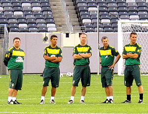 Mano Menezes e sua comissão técnica nos EUA
(Foto: Leandro Canônico / Globoesporte.com)