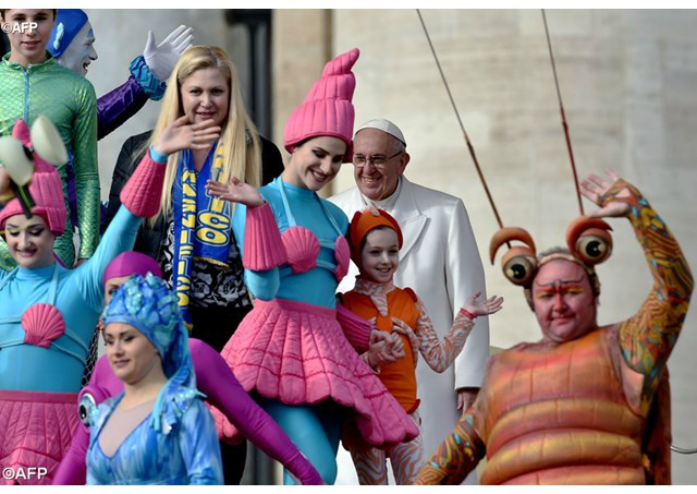 Artistas se exibem diante do Papa na Audiência Geral de 27 de janeiro - AFP
