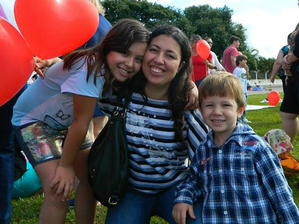 Juliana e os filhos, Isadora e Ítalo / Foto: Arquivo pessoal