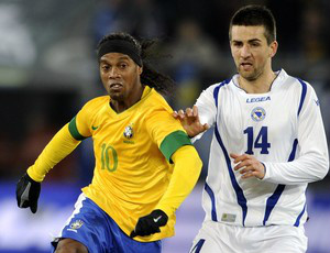 Ronaldinho está na pré-lista de Mano (Foto: AFP)