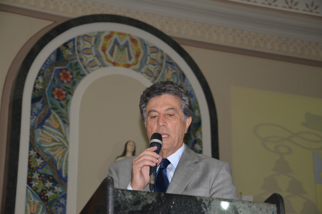 Prefeito de Dourados, Murilo Zauith, durante discurso na ordenação e posse de Dom Henrique. Foto: Estanislau Sanabria