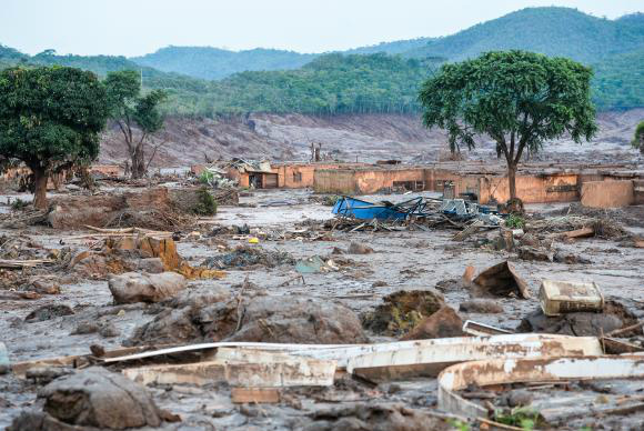 Acidente matou 17 pessoas e devastou o distrito de Bento Rodrigues, que foi coberto pela lama tóxicaAntonio Cruz/ Arquivo Agência Brasil