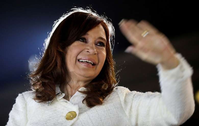 BANCO DOS RÉUS
Julgamento da ex-presidente da Argentina, Cristina Kirchner, começa hoje
21 maio 2019 - 07h19Por G 1

Cristina Kirchner, ex-presidente da Argentina, durante lançamento do livro 'Sinceramente' - Crédito: Agustin Marcarian/Arquivo/Reuters
