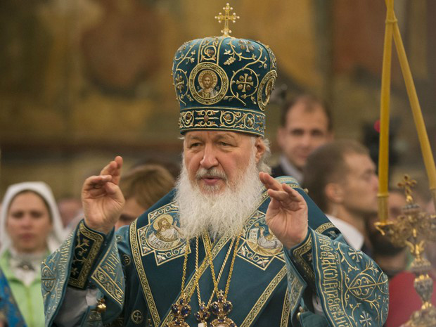 O Patriarca da Igreja Ortodoxa Russa, Kirill, conduz cerimônia na Catedral de Assunção, em Moscou, em 4 de novembro de 2015 (Foto: AP Photo/Alexander Zemlianichenko)
