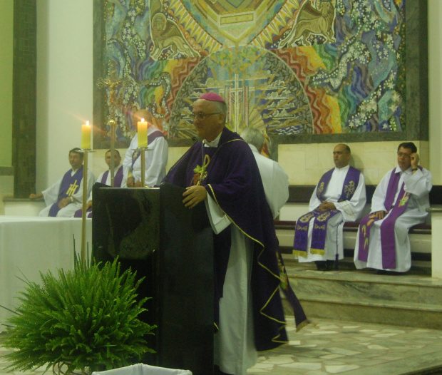 Dom Redovino está em Dourados desde o dia 5 de abril, véspera da maravilhosa festa com que foi acolhido e encorajado a iniciar o seu ministério pastoral-episcopal. 