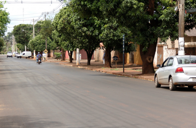 Trecho da Rua Lindalva Marques entre a Rua Orestes e a Rua Sérgio Melgarejo está recapeado e a Agetran já providencia a sinalização. Foto: Chico Leite/Assecom