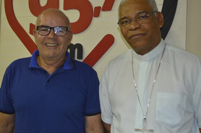 Diácono José Carlos e Dom Henrique. Foto: Rádio Coração FM.
