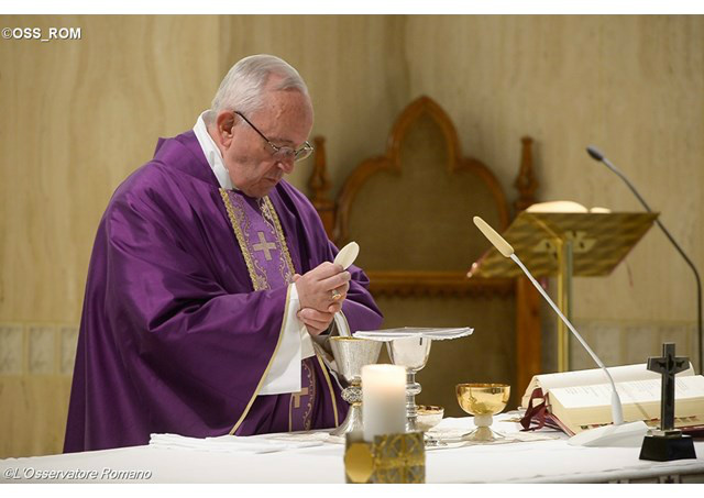 Papa Francisco celebra missa na Casa Santa Marta - OSS_ROM