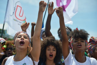 Na internet e nas ruas, mais brasileiras estão se manifestando em defesa da igualdade de gênero e do fim da violência Marcello Casal Jr/Arquivo Agência Brasil