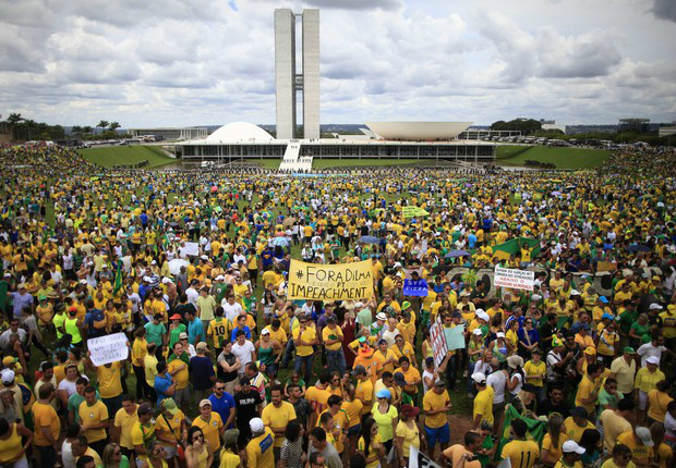 São Paulo - Manifestação na Avenida Paulista, região central da capital, contra a corrupção e pela saída da presidenta Dilma Rousseff Rovena Rosa/Agência Brasil