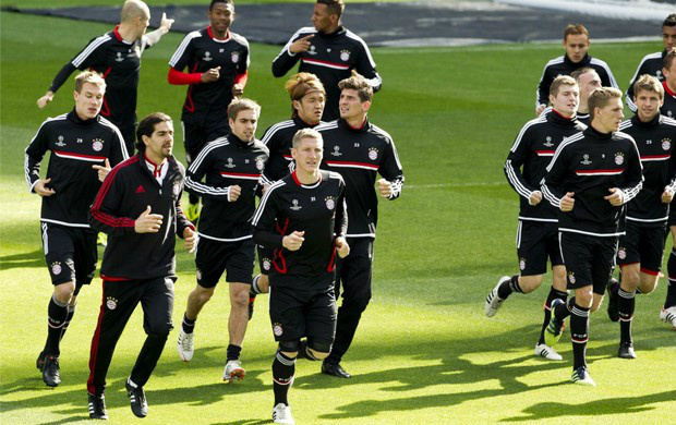 Treino do Bayern de Munique no Santiago Bernabéu: armas prontas para a semifinal (Foto: AP)