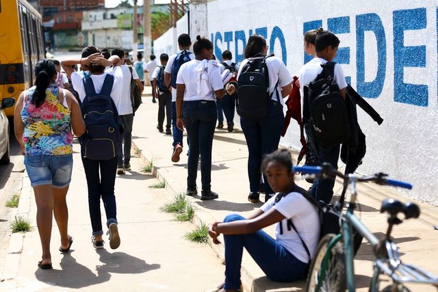 Em 2018, 75,3% dos jovens brancos de 15 a 17 anos estavam matriculados no ensino médio, contra 63,6% de jovens negros - Marcelo Camargo/Agência Brasil