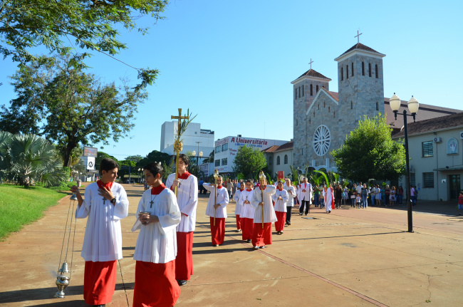 Procissão de Ramos deu a volta na Praça Antônio João, lembrando a entrada de Jesus em Jerusalém. Foto: Estanislau Sanabria