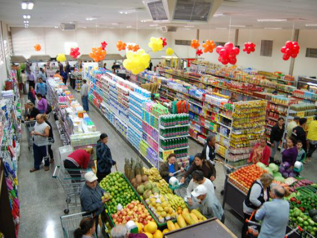 O espaço é amplo e oferece higiene, ofertas e bom antendimento; faça uma visita