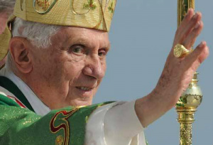 Bento XVI entregou o anel do Pescador enquanto continuam os preparativos do Conclave Bento XVI entregou o anel do Pescador enquanto continuam os preparativos do Conclave