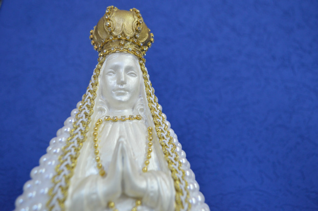 Imagem de Nossa Senhora Aparecida, esculpida e doada pela artista Vanilda