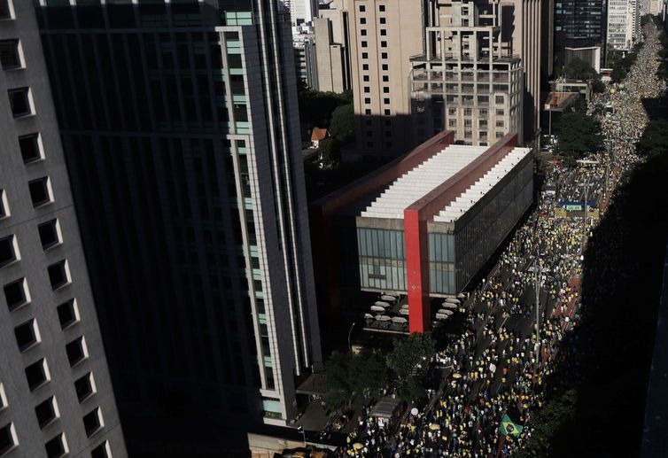 Convocado pelos movimentos Brasil Livre (MBL) e Vem Pra Rua, o ato foi realizado neste domingo (30) na avenida Paulista, em São Paulo, Reuters/Direitos Reservados