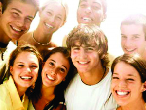 Sob o tema 'Diálogo e Compreensão Mútua', jovens de todo mundo se reúnem em Nova York para divulgar paz, direitos humanos e solidariedade entre povos, culturas e religões. 