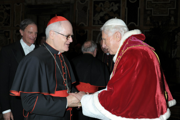 Dom Odilo se despede do Papa Bento 16, após último encontro do pontífice com o Colégio Cardinalício, no dia 28.02