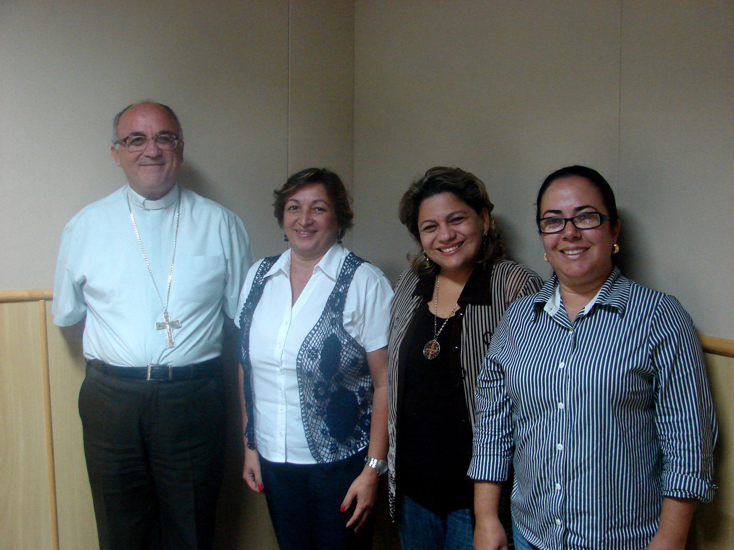 Dom Redovino recebeu as mãs convidadas no Estúdio auxiliar em Dourados