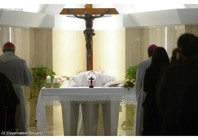Francisco durante a celebração matutina - OSS_ROM