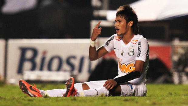 Um só não basta. O Santos precisa do talento de Neymar para bater Vélez por dois gols de diferença (Ivan Pacheco) 
