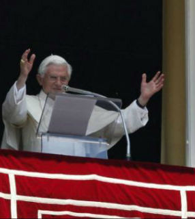 O Senhor precisa de vocês para fazer de suas famílias locais de amor e de esperança, disse Bento XVI aos membros italianos da Renovação Carismática
