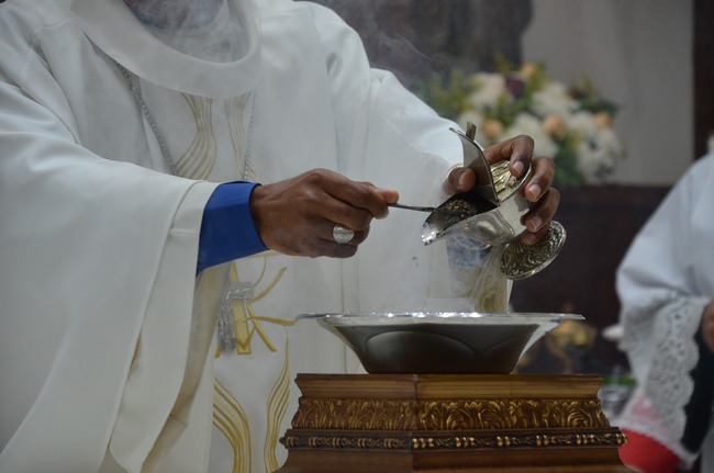 Dom Henrique realiza sagração do Altar da Paróquia São José de Itaporã