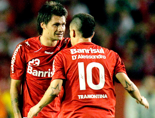 Rafael Sóbis se emociona após empatar a final no Beira-Rio (Foto: agência Reuters)