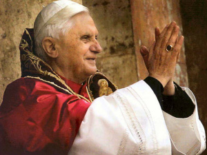 ArquivoEm junho, Bento XVI reza pelo reconhecimento do Ressuscitado na Eucaristia e pela maior participação no anúncio do Evangelho