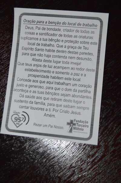 Oração impressa para ser lida pelos funcionários  no ambiente da trabalho.Foto : Reynaldo Felix / RC