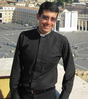 Padre Leandro Lenin irá representar a JMJ Rio 2013 no 50º Congresso Eucarístico Internacional