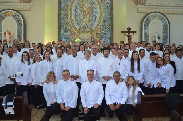 151 novos ministros extraordinário da comunhão eucarística, das foranias Leste e Oeste da Diocese de Dourados/MS.