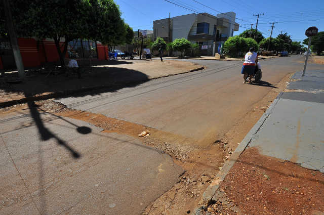 Sanesul faz corte em pelo menos 1.100 pontos de ruas de Dourados por mês