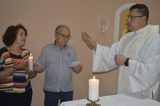 Casal de Empresário de Dourados participa da missa do projeto 'Amigo do Coração'