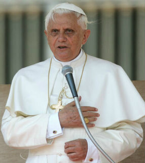 'Queremos celebrar este Ano de forma digna e fecunda', afirma Bento XVI na Porta Fidei