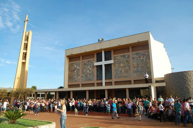 A Cruz Peregrina e o Ícone de Maria em Rio Brilhante A Cruz Peregrina e o Ícone de Maria em Rio Brilhante