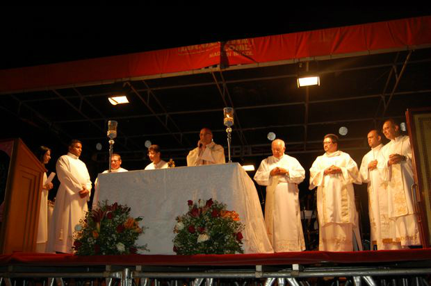 A Cruz Peregrina e o Ícone de Maria em Maracaju A Cruz Peregrina e o Ícone de Maria em Maracaju